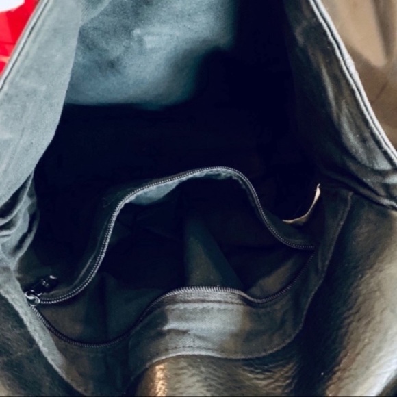 Tignanello 100% Leather Shoulder Bag in Black - Picture 7 of 7